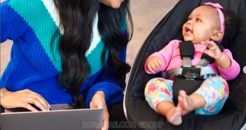 O Auxilio que o Mamaroo Proporciona à Mamãe e ao Papai que Necessita Trabalhar em Home Office  